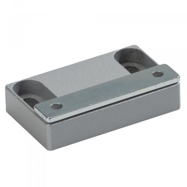 Product image of the product “Magnetbeschlag zum Anschrauben, frontal mit Langloch frontal mit Langloch”