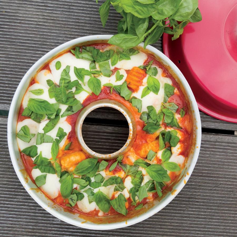 Artikelbild 4 des Artikels “Auflauf, Quiche, Pizza & Co. – Rezepte für den Omnia Backofen – Kochbuch “