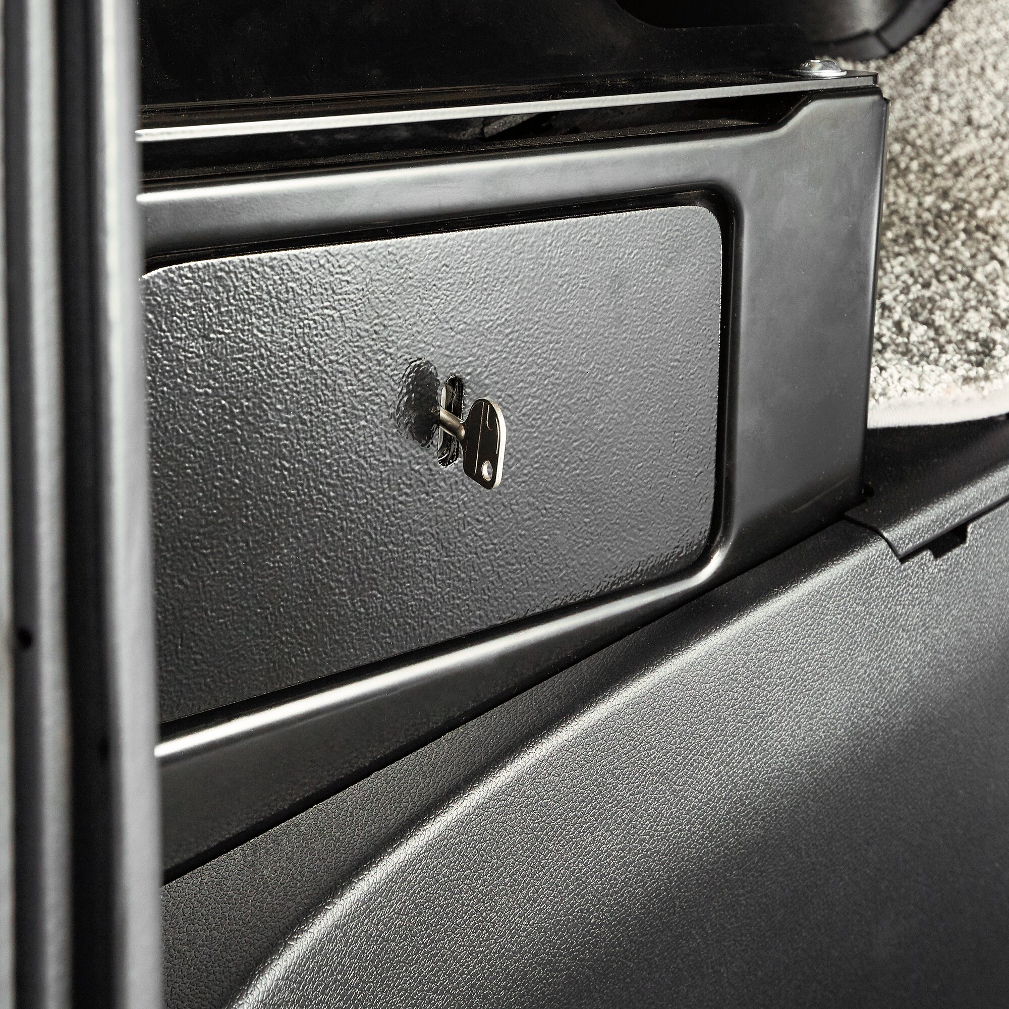 Product image 1 of the product “Sitzsockelsafe, Mercedes-Benz Sprinter Mercedes-Benz Sprinter”