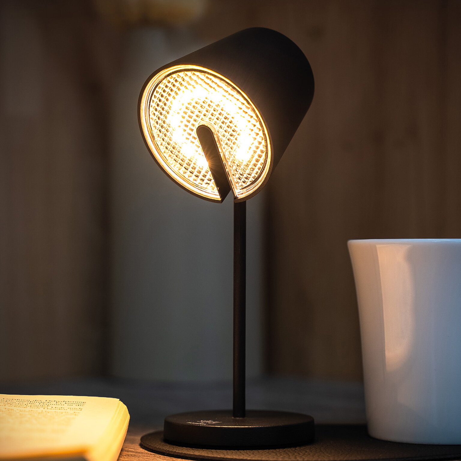 Product image 1 of the product “Magnet-Leuchte PORTOFINO inkl. Platzset und Pad ”