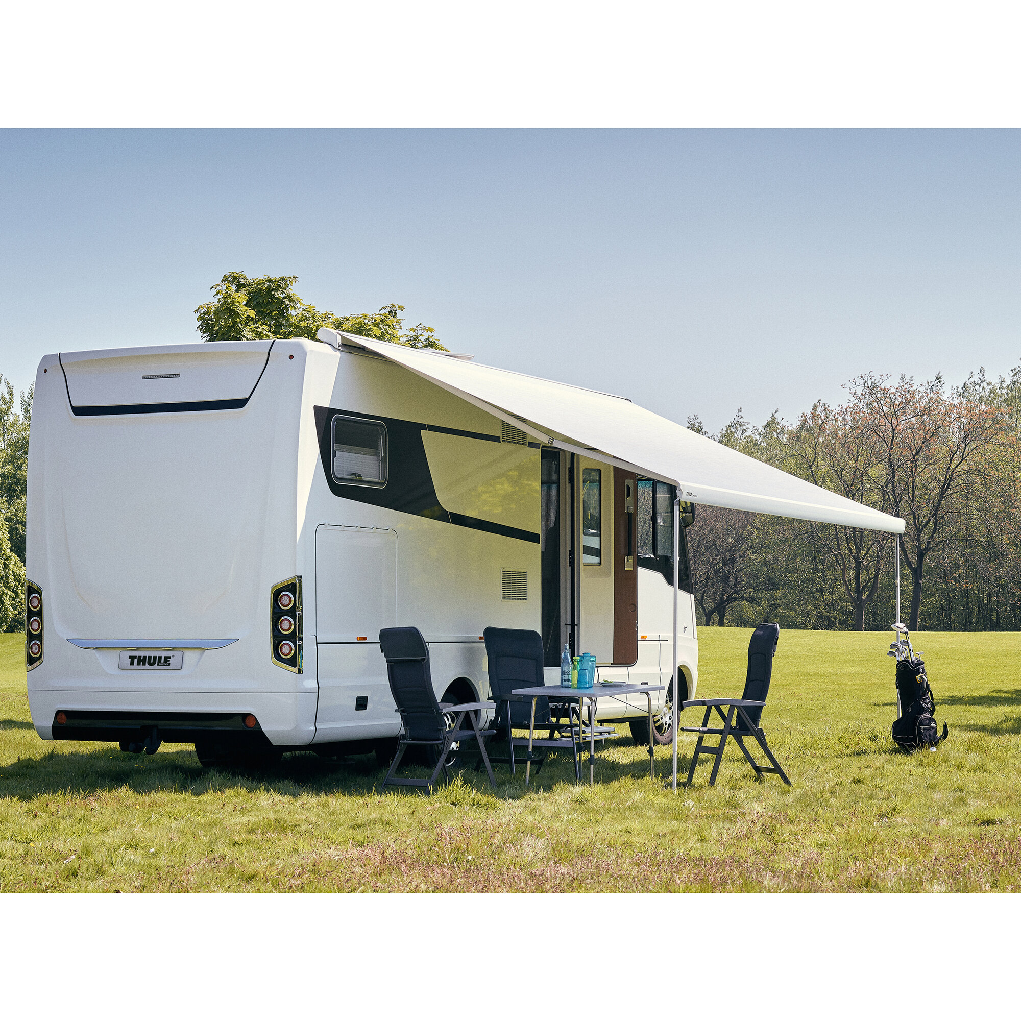 Product image 1 of the product “Markise Thule Omnistor 9200 mit Motor, eloxiert, 5,50 m eloxiert | 5,50 m”