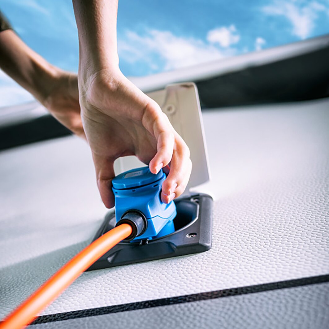 Artikelbild 2 des Artikels “Winkeladapterkabel Schuko -> CEE “