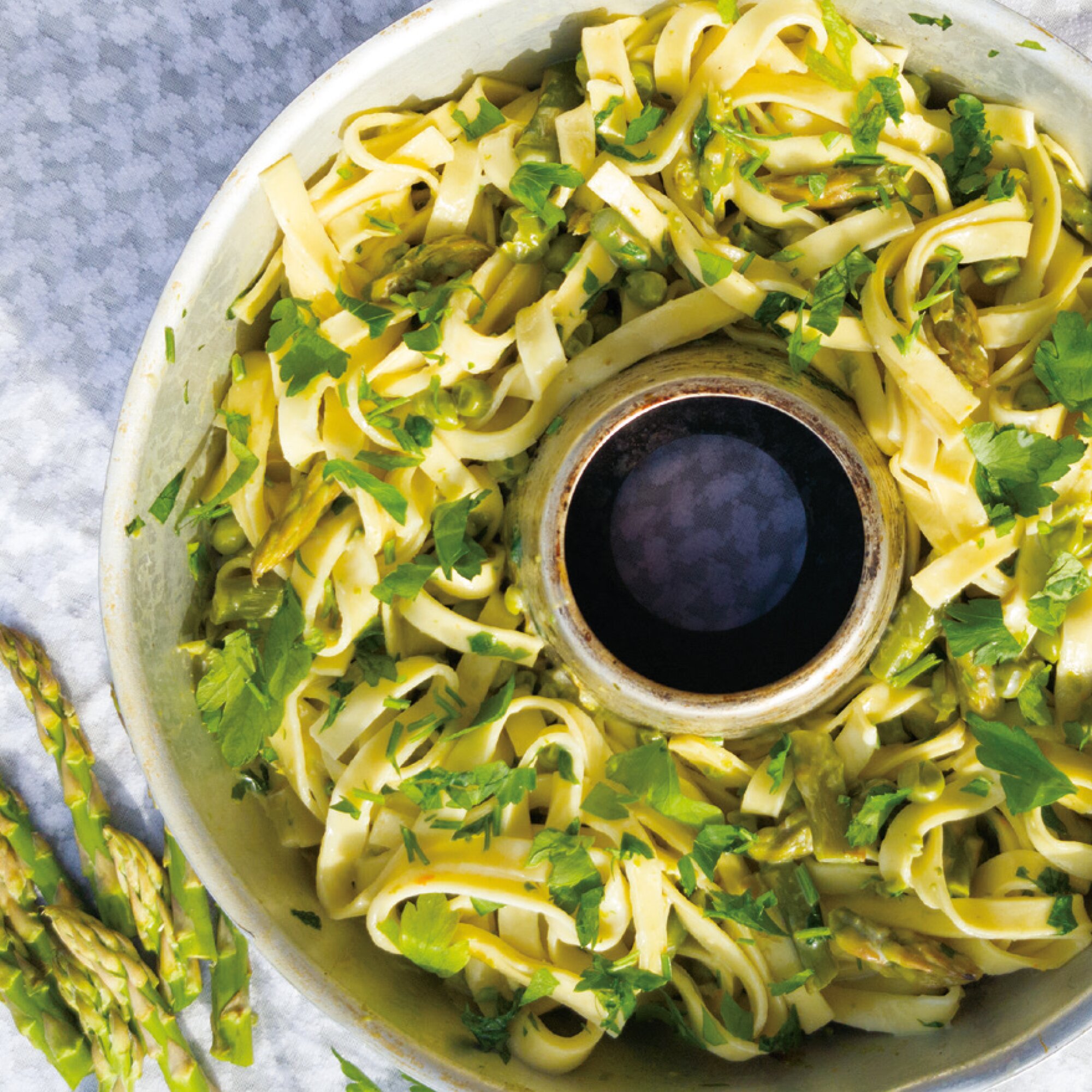 Artikelbild 3 des Artikels “One Pot Rezepte schnell & einfach – Rezepte für den Omnia Backofen – Kochbuch “