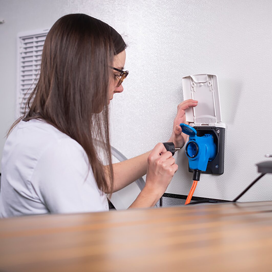 Artikelbild 3 des Artikels “Winkeladapterkabel Schuko -> CEE “